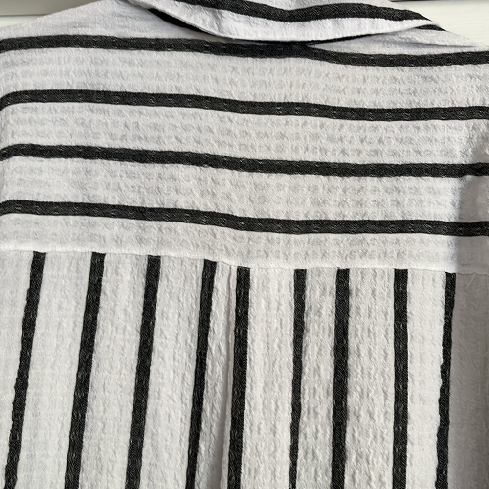Jane + Delancey blouse. Button front. Tab sleeves. Black/ white stripe. 2x. - Picture 8 of 8